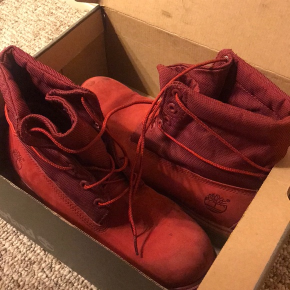 Red Timberlands - Picture 2 of 3